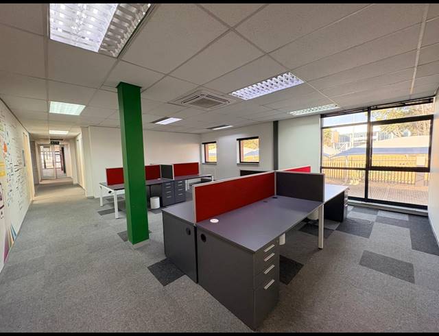 424M² OFFICE TO LET IN MIDRIDGE PARK